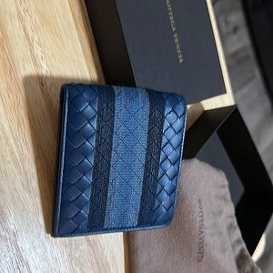Bottega Veneta, med-blue, Intrecciato embroidered calf skin bifold wallet.